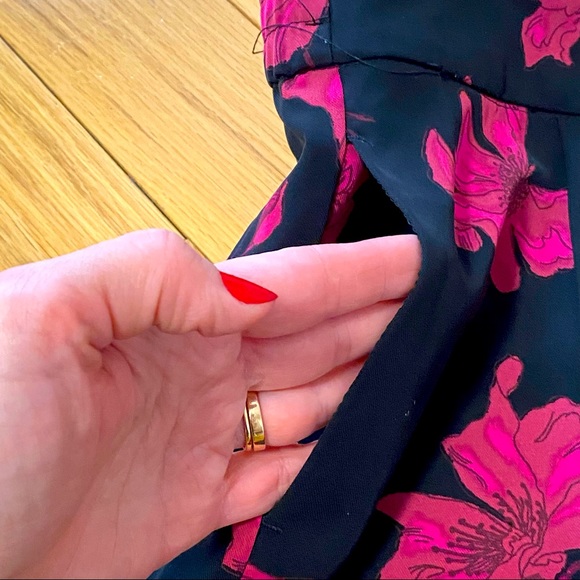 Dynamite black with fuchsia flowers shorts - Picture 9 of 9